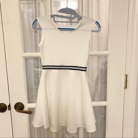 NWOT Adorable Girls Dress - Picture 2 of 4